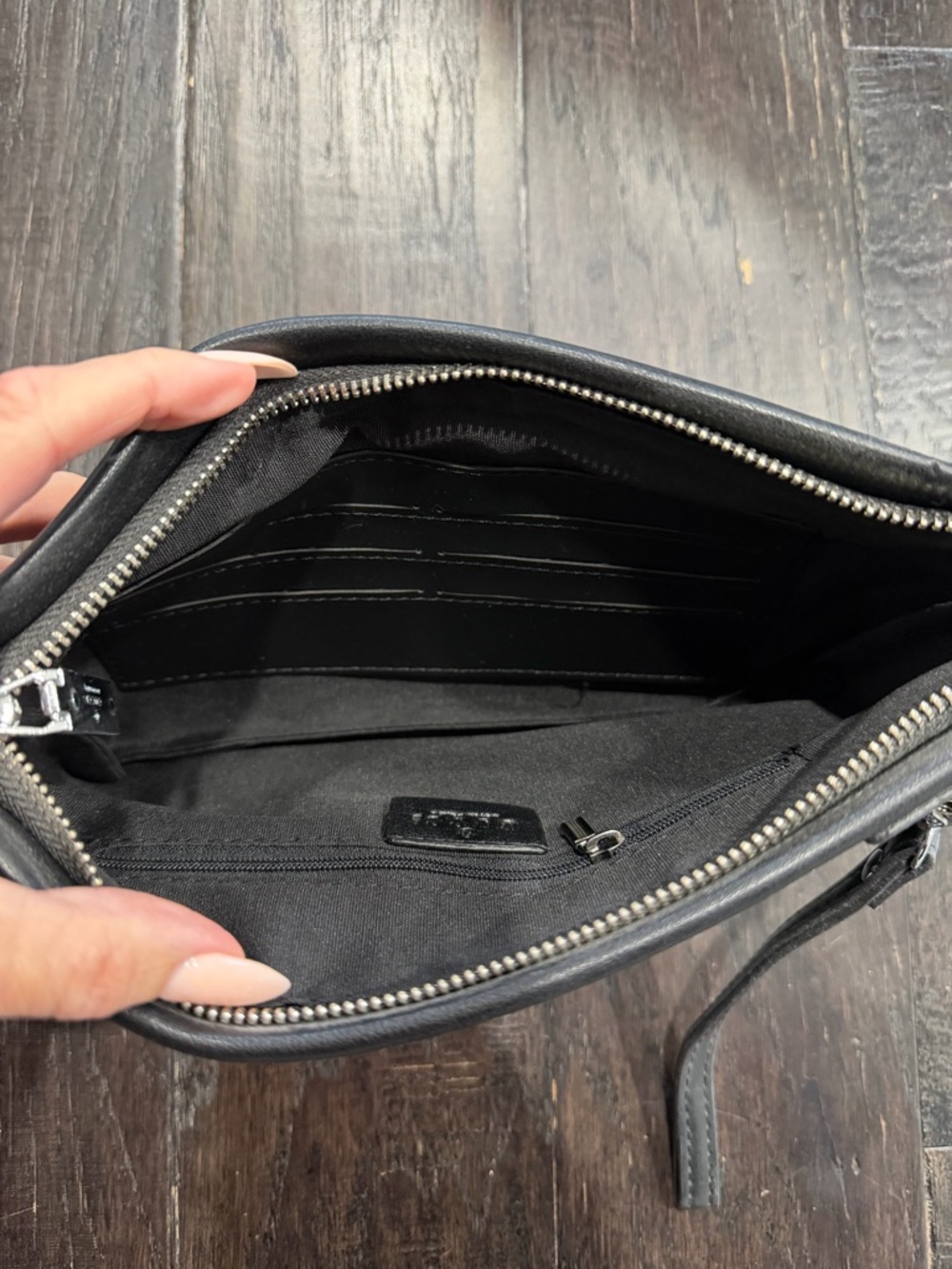 Gucci Black Embossed GG Large Wristlet or Clutch - Picture 3 of 3